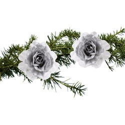 2x stuks kerstboom bloemen op clip zilver/wit en besneeuwd 18 cm - Kersthangers