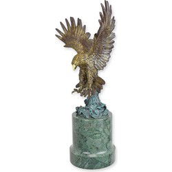 A BRONZE SCULPTURE OF A FLYING EAGLE