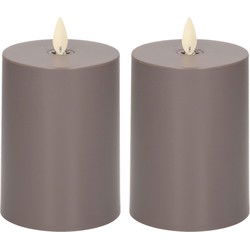 2x Antraciet grijze outdoor LED kaarsen / stompkaarsen met bewegende vlam en timer 13 cm - LED kaarsen