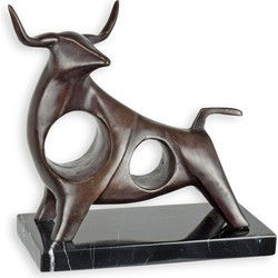 A BRONZE SCULPTURE OF A STANDING BULL ON A MARBLE BASE