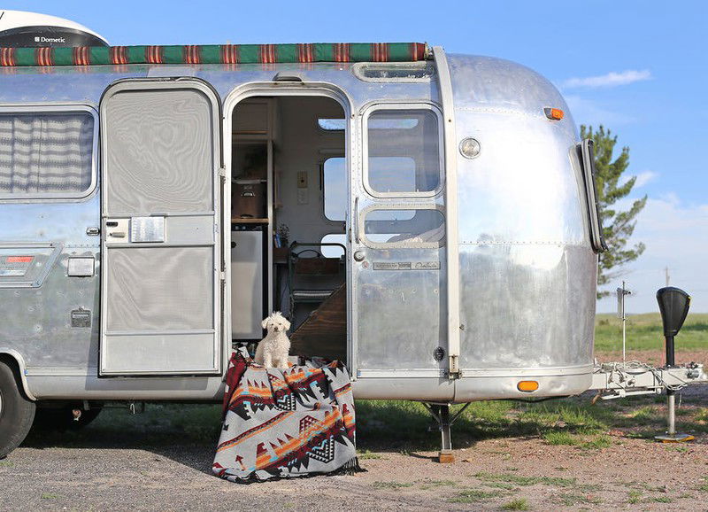 Binnenkijken: caravan met boheems interieur