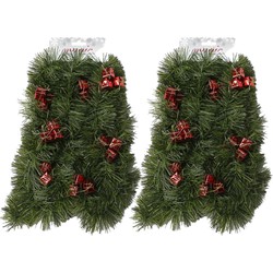 2x Kerst guirlandes groen met rode cadeautjes versiering 270 cm dennenslinger versiering/decoratie - Kerstslingers