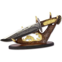A HUNTING KNIFE ON STAND