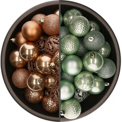 74x stuks kunststof kerstballen mix van mintgroen en camel bruin 6 cm - Kerstbal