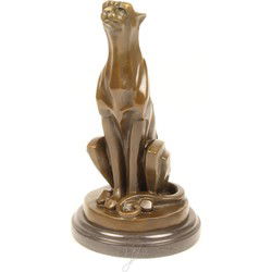 A BRONZE SCULPTURE OF A SITTING CHEETAH
