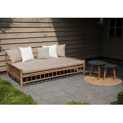 Persoon Exotan Bamboe lounge tuin ligbed daybed bamboo natural finish