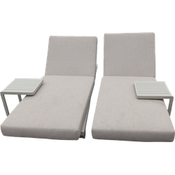 Set van 2 Kazoku loungers alu salix/flax beige en 2 Hokan side tables
