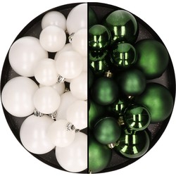 Kerstversiering kunststof kerstballen mix donkergroen/winter wit 4-6-8 cm pakket van 68x stuks - Kerstbal