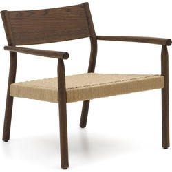 Kave Home - Yalia-fauteuil van massief eikenhout FSC 100% met natuurlijke walnoot-afwerking en zitting