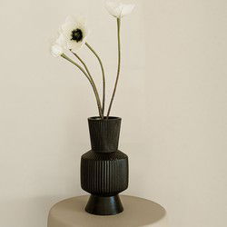 Indore Home - Vaas Boho - Bloemenvaas - Vaas Ribbel - Woonkamer decoratie - Zwarte Vaas - 21cm