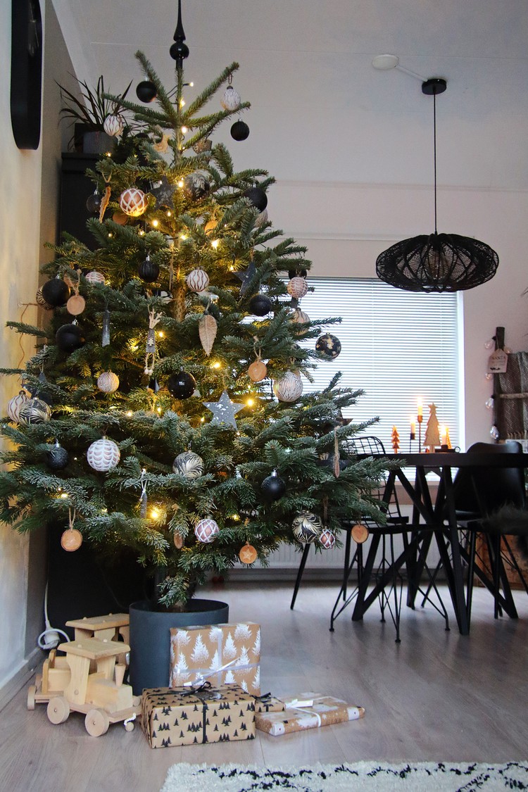 kerstboom-zwart-zilveren-ster