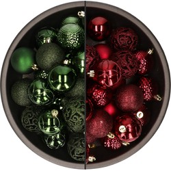 74x stuks kunststof kerstballen mix van donkerrood en donkergroen 6 cm - Kerstbal