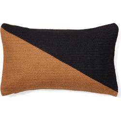 Kave Home - Kussenhoes Saigua van 100% PET met diagonale strepen in zwart en bruin 30 x 50 cm