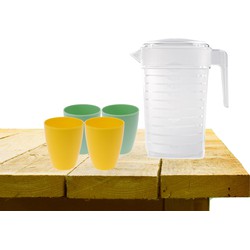 Set van 1x waterkan 1 liter met drinkbekers 2x geel en 2x groen - Schenkkannen