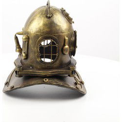 EEN BLIKKEN MODEL VAN EEN DUIKHELM