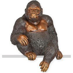 A BRONZE SCULPTURE OF A SITTING GORILLA