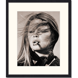Brigitte Bardot - Fotoprint in houten frame met passe partout - 50 X 60 X 2,5 cm