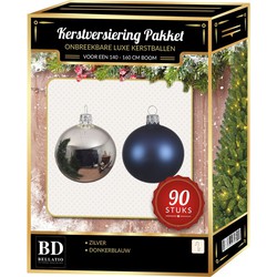 Zilver met donkerblauwe kerstballen pakket 90-delig voor 150 cm boom - Kerstbal