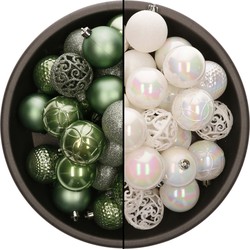 74x stuks kunststof kerstballen mix salie groen en parelmoer wit 6 cm - Kerstbal