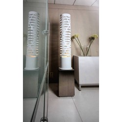 Design staande lamp wit openingen 139cm hoog