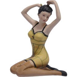 A RESIN FIGURINE OF A PIN-UP GIRL