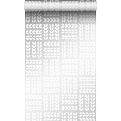 Origin Wallcoverings behang scandinavische blaadjes mat wit en glanzend zilvergrijs - 53 cm x 10,05 m - 347502