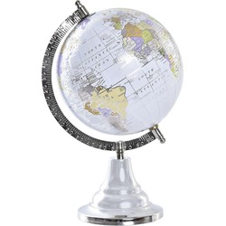 Items Deco Wereldbol/globe op voet - kunststof - grijs/zilver - home decoratie artikel - D15 x H28 cm - Wereldbollen