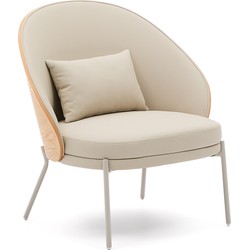 Kave Home - Eamy fauteuil in bruin kunstleer, essenfineer en afwerking in naturel en beige metaal.