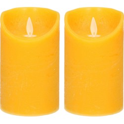 2x LED kaarsen/stompkaarsen oker geel met dansvlam 12,5 cm - LED kaarsen
