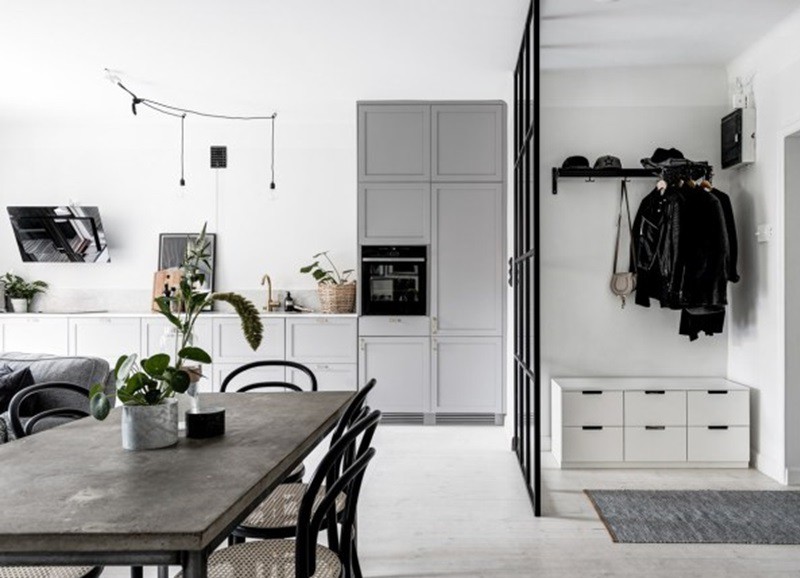 Binnenkijken in een Scandinavisch zwart-wit-grijs interieur