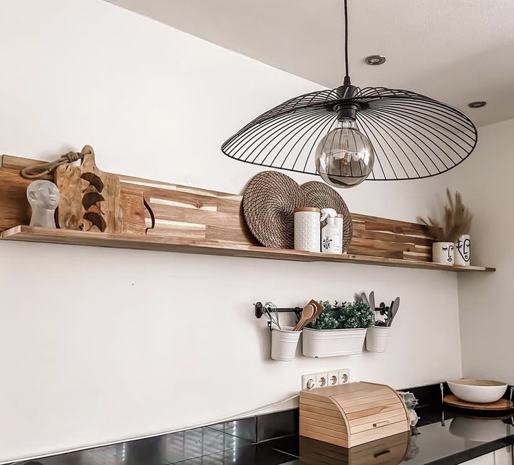 keuken design lamp wandplanken servies accessoires