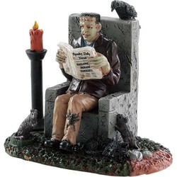 Weihnachtsfigur Monster reading spooky news - LEMAX