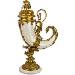 A BRONZE MOUNTED PORCELAIN CORNUCOPIA HORN