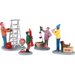 Getting ready to decorate set of 4 Weihnachtsfigur - LEMAX