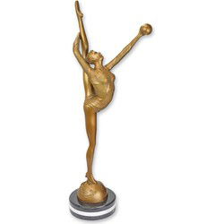 bronzen beeld van een gymnaste met bal
