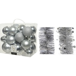 Kerstversiering kunststof kerstballen 6-8-10 cm met folieslingers pakket zilver van 28x stuks - Kerstbal