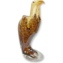 A MURANO STYLE GLASS FIGURINE OF AN EAGLE