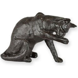 A BRONZE SCULPTURE OF A CAT