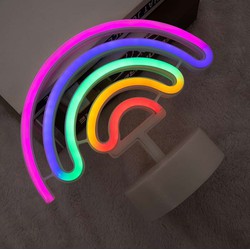 Groenovatie LED Neon Tafellamp "Regenboog", Op Batterijen en USB, 22x16x1cm, RGB