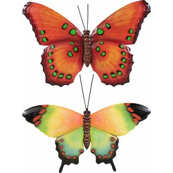 Set van 2x stuks tuindecoratie muur/wand vlinders van metaal in oranje en groen tinten 48 x 30 cm - Tuinbeelden
