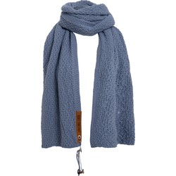 Knit Factory Luna Gebreide Sjaal Dames & Heren - Colsjaal - Omslagdoek - Indigo - 200x50 cm - Inclusief sierspeld