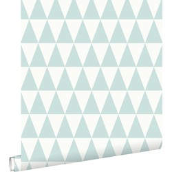 ESTAhome behang grafisch geometrische driehoeken vergrijsd mintgroen en mat wit - 53 cm x 10,05 m - 148669