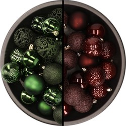 Kunststof kerstballen 74x stuks donkergroen en bruin 6 cm - Kerstbal