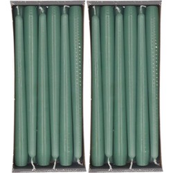 24x Lange kaarsen groen 25 cm 8 branduren dinerkaarsen/tafelkaarsen - Dinerkaarsen