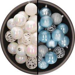 Kunststof kerstballen 74x stuks parelmoer wit en lichtblauw 6 cm - Kerstbal