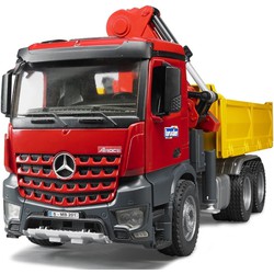 Bruder Bruder MB Arocs constructie vrachtwagen met kraan, pallet vorken, grijper en 2 pallets (03651)