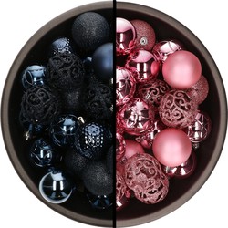 Kunststof kerstballen 74x stuks donkerblauw en roze 6 cm - Kerstbal