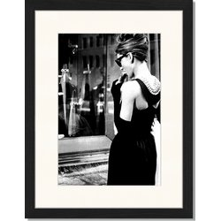 Audrey Hepburn Shopping - Fotoprint in houten frame met passe partout - 30 X 40 X 2,5 cm
