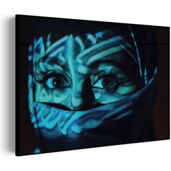 Muurwerken Akoestisch Schilderij - Jonge Arabische Vrouw Met Blauwe Hoofddoek - Geluidsdempend Wandpaneel - Wanddecoratie - Geluidsisolatie - PRO (AW 0.90) XXL (150x107)
