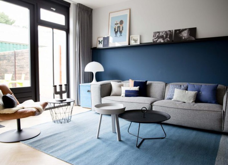Shop the look: moderne woonkamer met blauwtinten